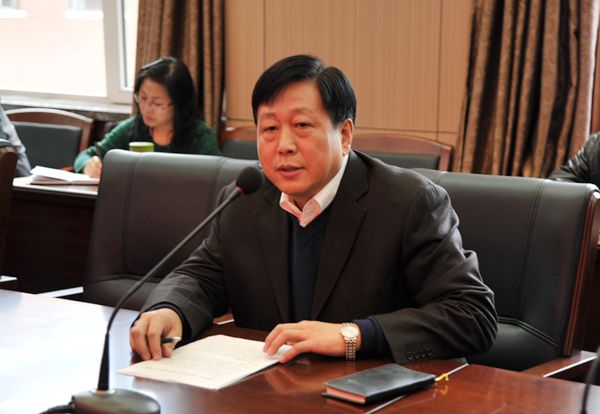 结束后,会计学院党委书记李金富,应用数学学院直属党支部书记李兆伟