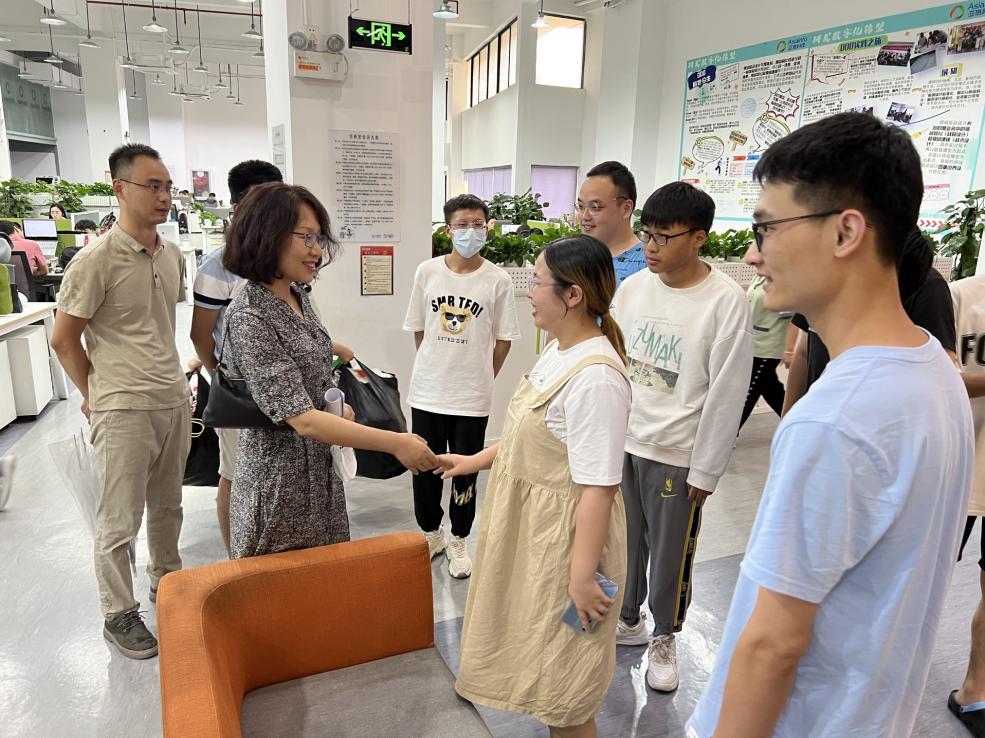 我校与亚信科技集团举行访企拓岗促就业校企座谈会